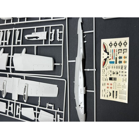 Minicraft Hasegawa #1206 A-10A N/AW Thunderbolt with Vacuform upgrade 1/72 kit - Picture 4 of 11